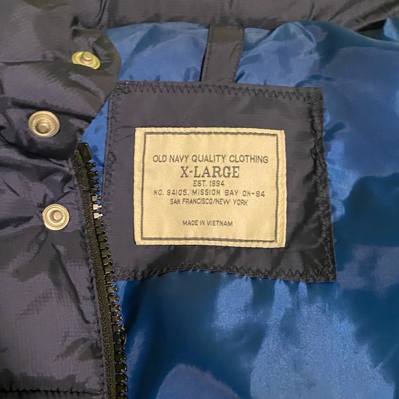 Old Navy Men’s Puffer Vest - Picture 3 of 5